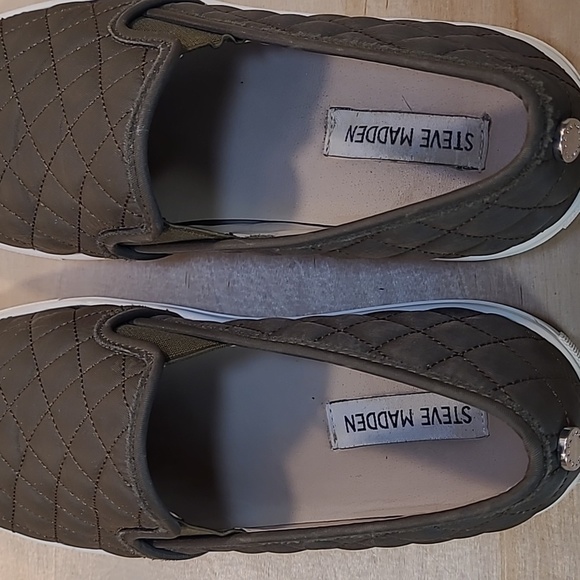 Steve Madden ECNTRCQT Womens Olive Slip On Sneakers - Picture 9 of 10